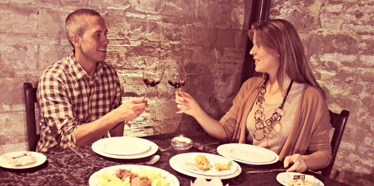 emocionday's tweet photo. Regalos de #SanValentin para paladares exquisitos! Visita una bodega, observa el proceso de elaboración del #vino, las viñas y al fin degustarlo en una cata y quizás, una buena comida después. Super romántico! 🥂 ❤ Más info 👉https://t.co/gXNVaNCHgX https://t.co/I94n82yjEP