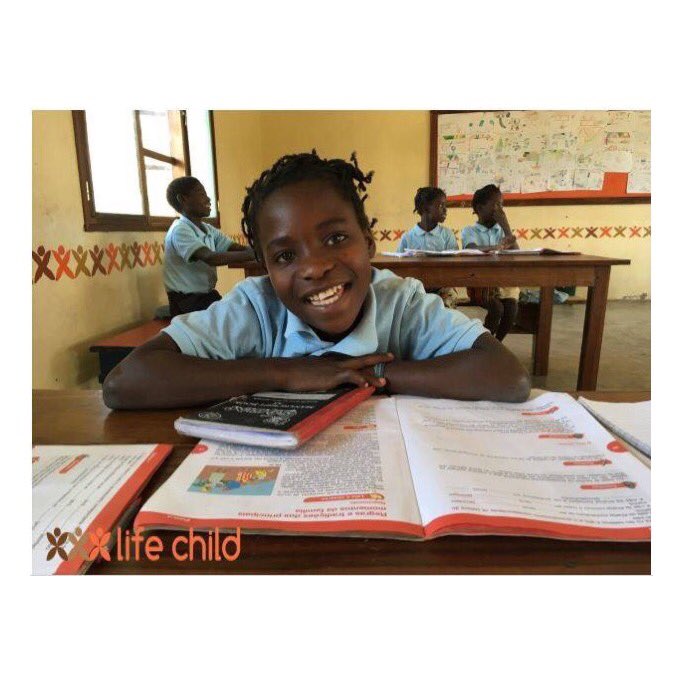 LifeChildAfrica's tweet photo. Excited to be going back to school 👏🏽🎓📝

#LifeChildMozambique https://t.co/dK4JPN9JwV