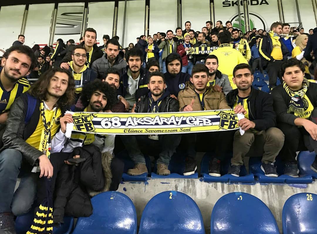 aksaraygfb's tweet photo. Fenerbahçe sevdasını haykırmaktan bir gün bile vazgeçmeyeceğiz. Bıkmadan, usanmadan mücadelemize devam edeceğiz. 
#HepDestekTamDestek 
#HepBeraberYapacağız https://t.co/3lHv4glLOJ