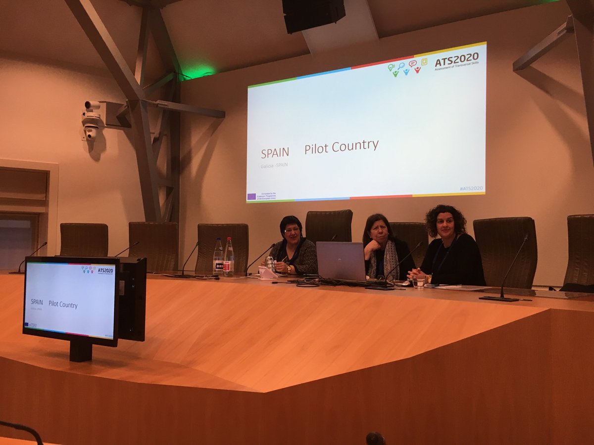 dorinadee's tweet photo. Milagros and Luz having a workshop about ePortfolios in pratice in Galicia, Spain #ATS2020finalconference https://t.co/fAhEFrg5D1