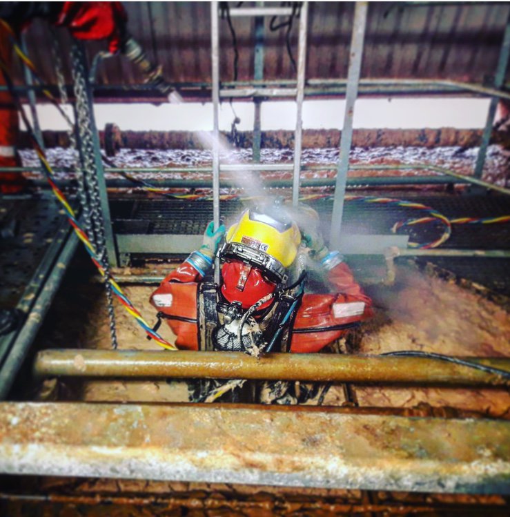 Duikwerkzaamheden bezinktank #Wilchem#incidentmanagement #wedoseriousbusiness