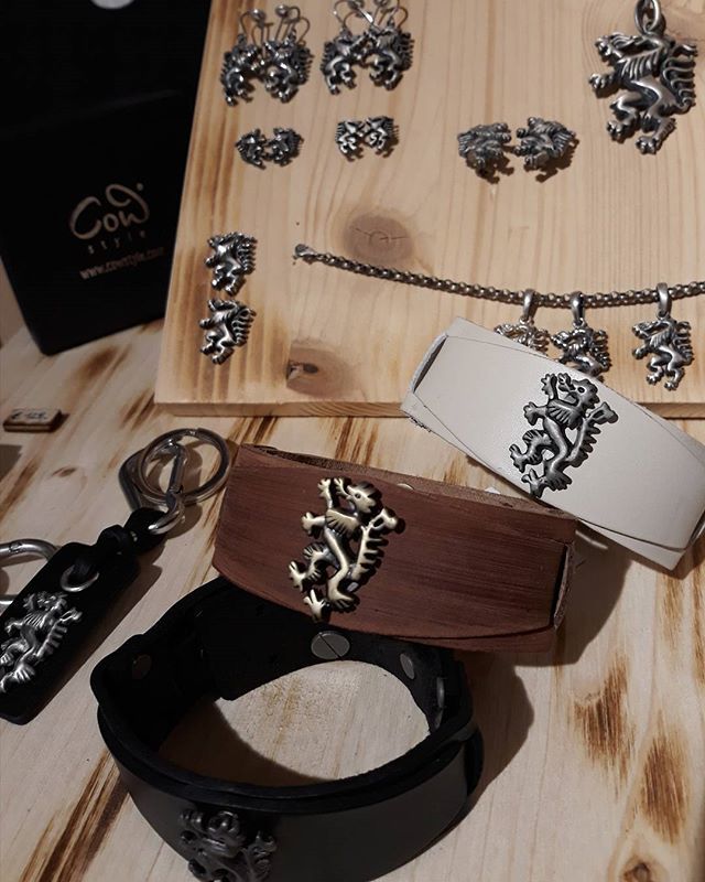 COWstyle's tweet photo. Wer noch nicht die richtigen Accessoires für den sehr bald anstehenden Trachtenball gefunden hat, sollte sich hier schnell noch welche zulegen: https://t.co/KNpBLhwTnh https://t.co/4YdwHuLzlI https://t.co/CA2PUrD9Ob