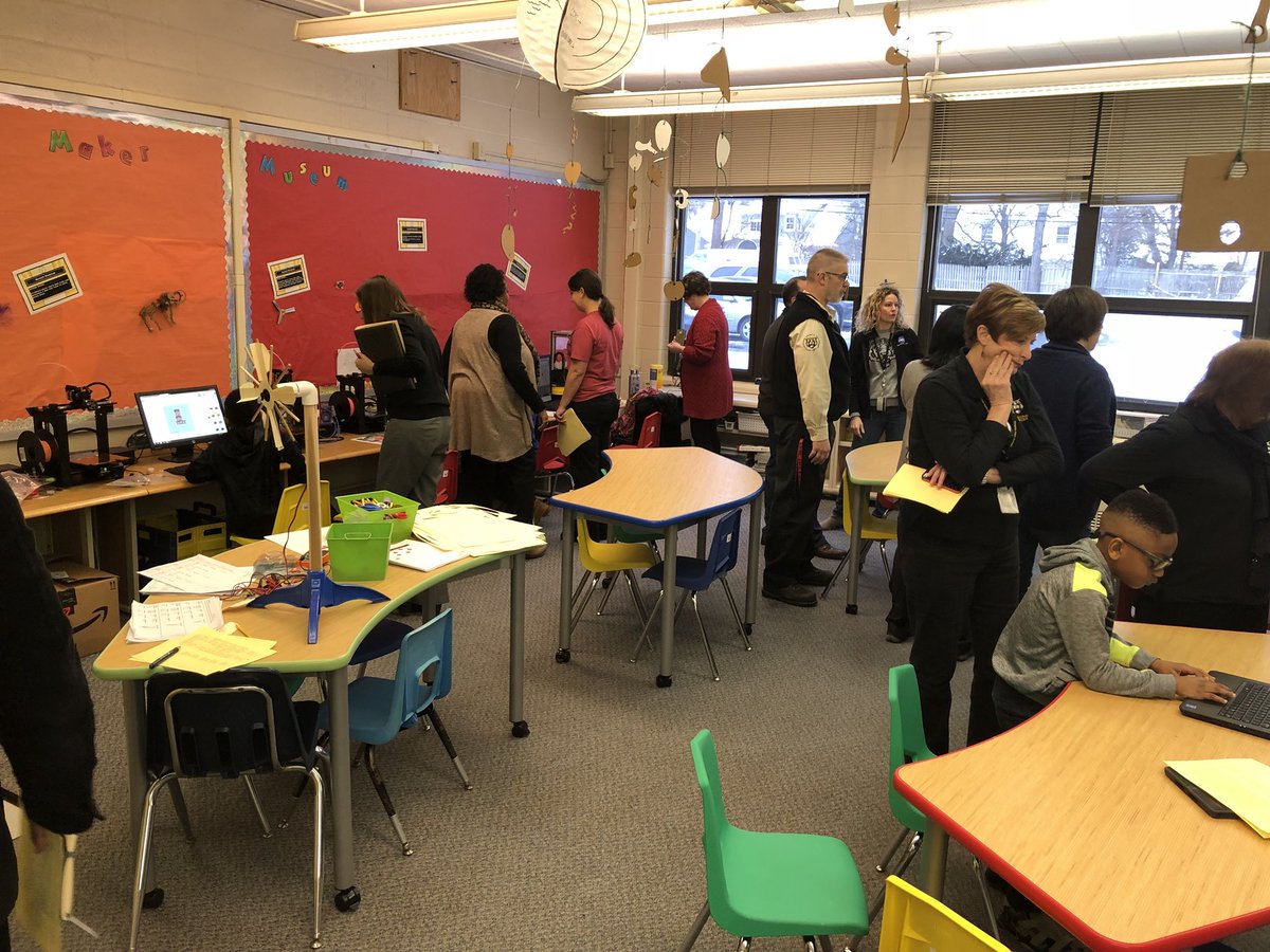 EdServiceschuh's tweet photo. Ed Services team visits a before school Makerspace club for 1st graders @CHUHSchools @CHUHGearity #TigerNation https://t.co/EeIEMc6Ajs