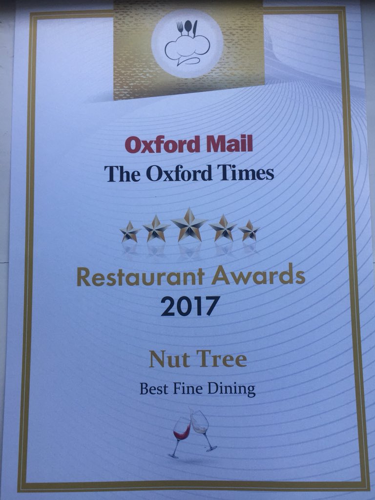 Nuttreeinn's tweet photo. Still chuffed to be framing this beauty, @oxfordtimes
will be placing along side our no’17 @Top50Gastropubs @morningad
#whatastartto2018 #teamnuttree #oxfordtimes #oxfordmail #top50 #gastropub https://t.co/hVwtIId8lq