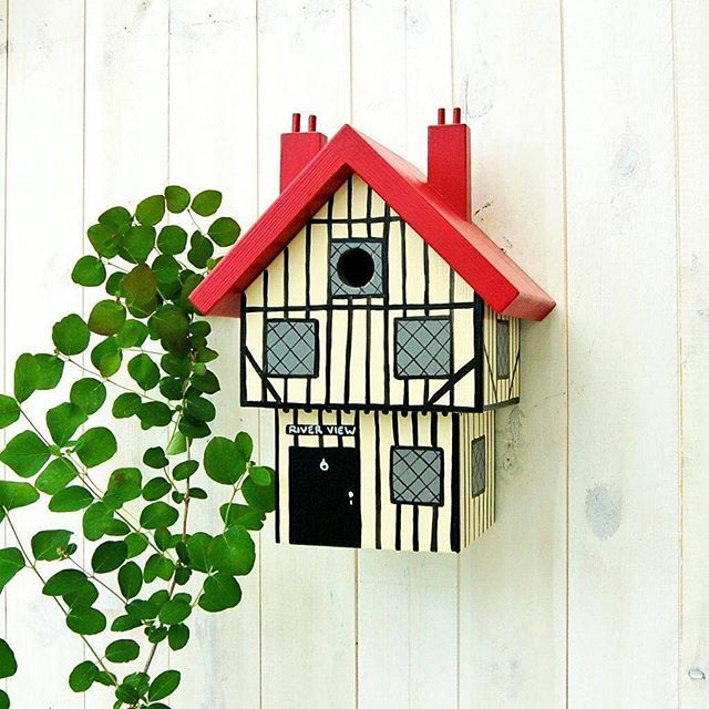 Turtle_Mat's tweet photo. Bird house goals! We Love this beautiful Tudor house style bird box from @lindleywood https://t.co/KYSjMPjb6b https://t.co/fV7TsXvD6O