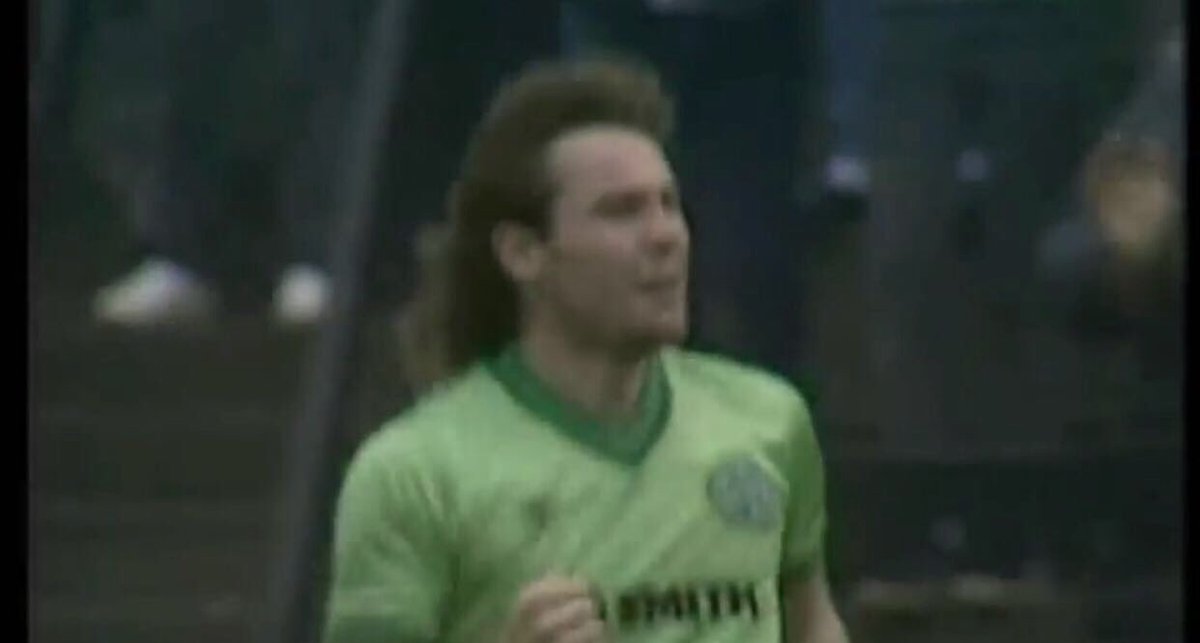 BrianMcClair13's tweet image. Regarding my mullet:
Everyday Tommy Burns, would come up to me and roar like a lion pretending his hands were claws and then he’d sit down and get changed!!! 
🤣🤣🤣
