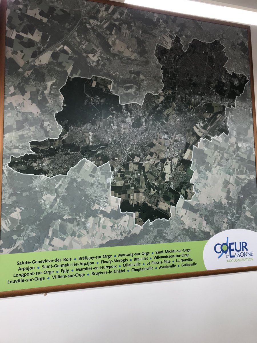 durovray's tweet photo. . @CDEssonne partenaire des communes mais aussi des communautés d'agglomération. Signature avec #EricBraive président de @CoeurEssonne du contrat de territoire de 1,8 million d'euros pour un multi-accueil petite enfance et un relais assistante maternelle https://t.co/YrDsjT3nFh