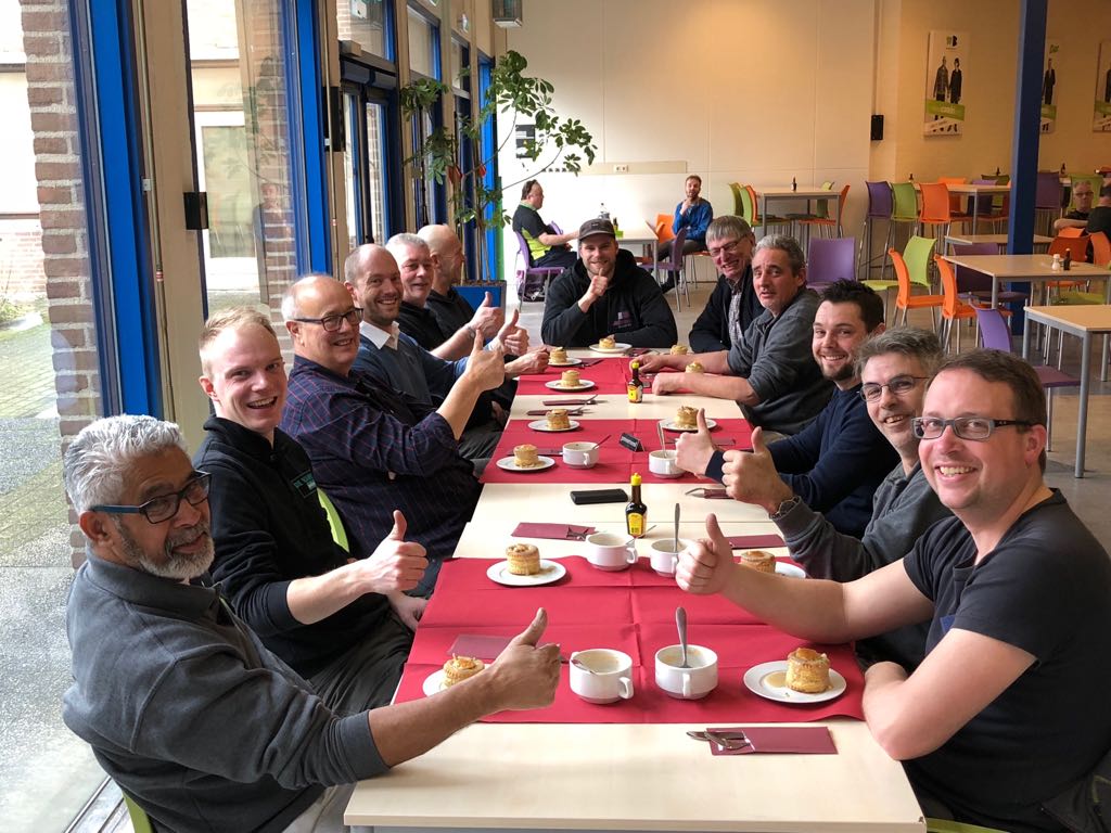 DeVariabele's tweet photo. Dank aan het @WerkBedrijfRvN voor de heerlijke lunch en gastvrijheid tijdens #DeVariabeleDoet! Fijn dat we straks ook bij jullie mogen afsluiten. https://t.co/r8uSeVlTQW