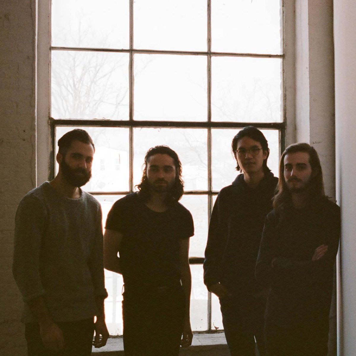 thewildhoneypie's tweet photo. Brooklyn-based experimental rock band @ohmaloband is back with new single, "Don't Look, Don't Stare," their first release since debut album "As We Were" in 2016. This song is a jittery and robotic plea for escape https://t.co/MG3utnycyg https://t.co/OFgMtqRHTP