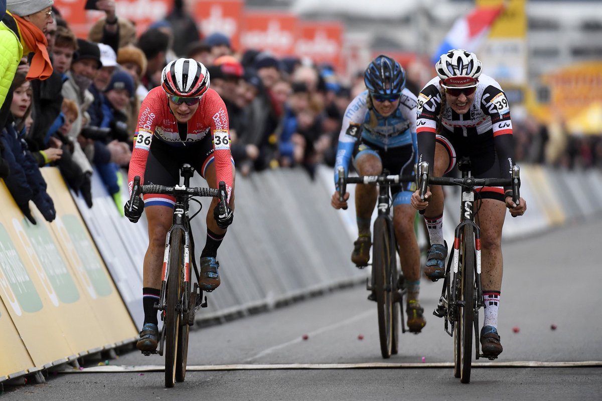 Strongher tweet media