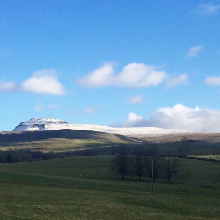 doefootcottage's tweet photo. The mighty #ingleborough looking rather splendid today with all that snow and blue sky 😀❄️#yorkshiredales #3peaks #yorkshire3peaks #snow #itv100walks #lovewherewelive https://t.co/Ix2YiRFFOb