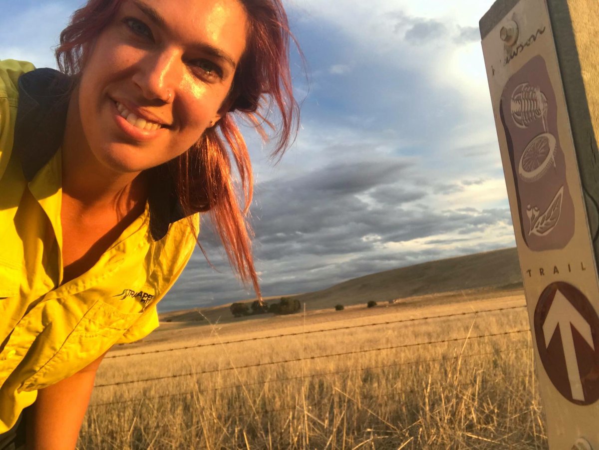 AdrienJoveneau's tweet photo. Don’t worry Mate, si la fin du monde arrive aujourd’hui, en #Australie c’est déjà demain! #schultz Maïté Petrement, une #Belge du bout du #monde au pays de #crocodiledundee A suivre sur @lapremiere ce we #bbdmRTBF @TrailScapes https://t.co/iItOD9TS83