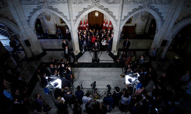 ByBlacks's tweet image. The mood in the room reportedly grew tense, and disappointed as all the black people in it, realized their moment had been completely hijacked. No one was going to ask about the decade, none of these journalists gave a damn. ow.ly/w0pN30ia6C0