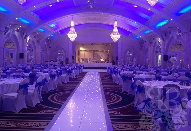 vivaliveco's tweet photo. If you haven't seen already check out our super cool venue for this years 21+ Viva!
Prepare to be taken on a Golden journey. #VivaHallParty #StepInGold π¬πβ¨π https://t.co/Inp7huaStG