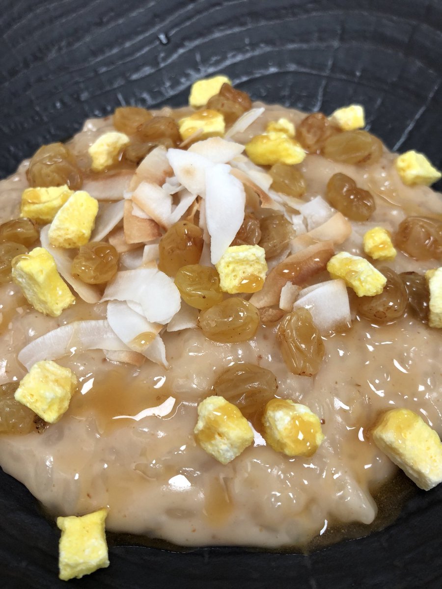 jameswellock's tweet photo. Coconut milk rice pudding with toasted coconut flakes rum soaked sultanas and passion fruit freeze dried yoghurt afternoon healthy desert @theevanschef your are pulling the stops out #MDStraining #food #spoilt https://t.co/XDgy8BxtFe