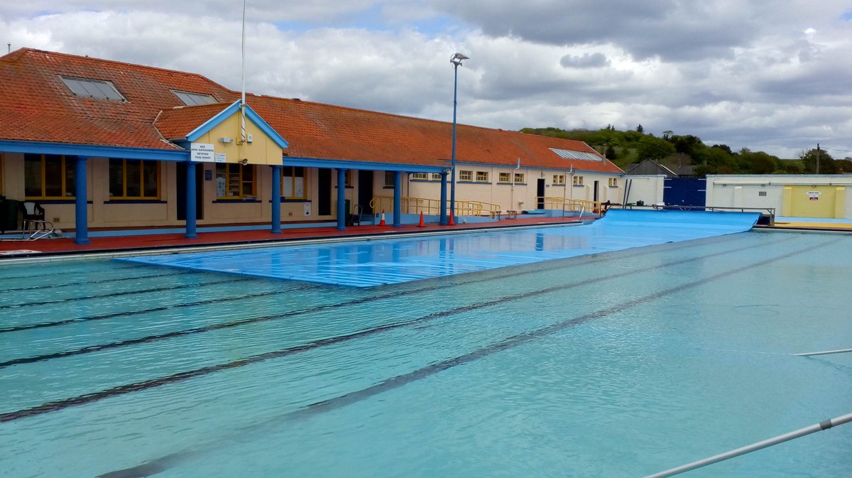 StoneyPool's tweet photo. New thermal pool cover going on for the first time last summer. So important to maintain 29°C water temp. Couldn't have done it without @Tesco #bagsofhelp Thank you!! https://t.co/eHkH985fa4