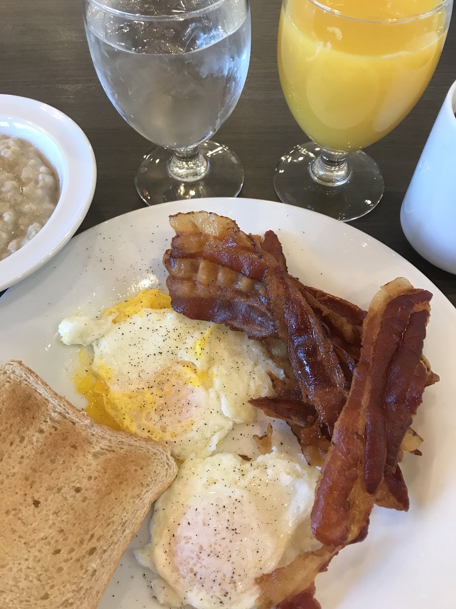 CoachHubbyProbz's tweet photo. 1st REAL breakfast in over a week! #postflu https://t.co/gBStqbU5sG