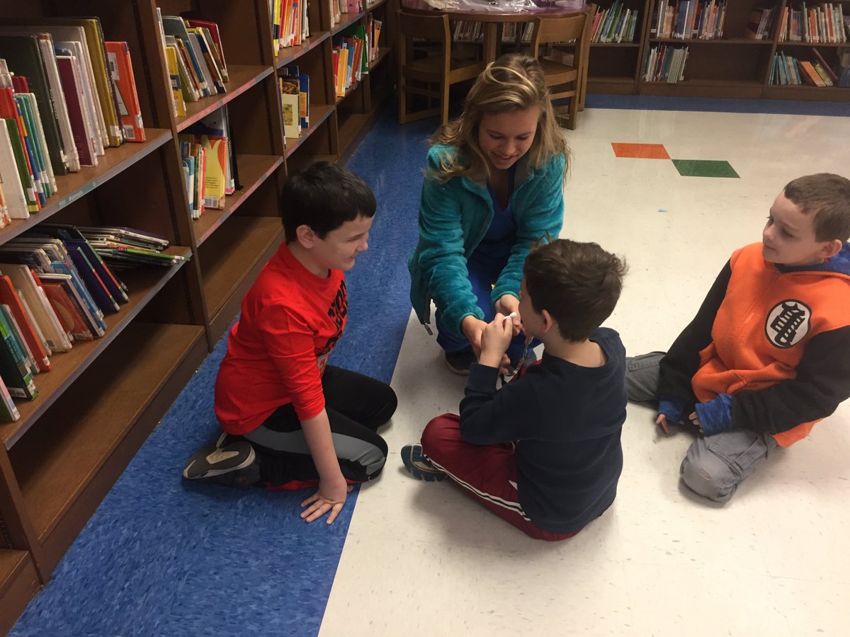 emilyrichPE's tweet photo. Health Science presenters at Career Day from our very own @FloydCCA. 
Proud to of taught Victoria in 1st grade!  @FCSGlenwood https://t.co/3MXK70nWpT