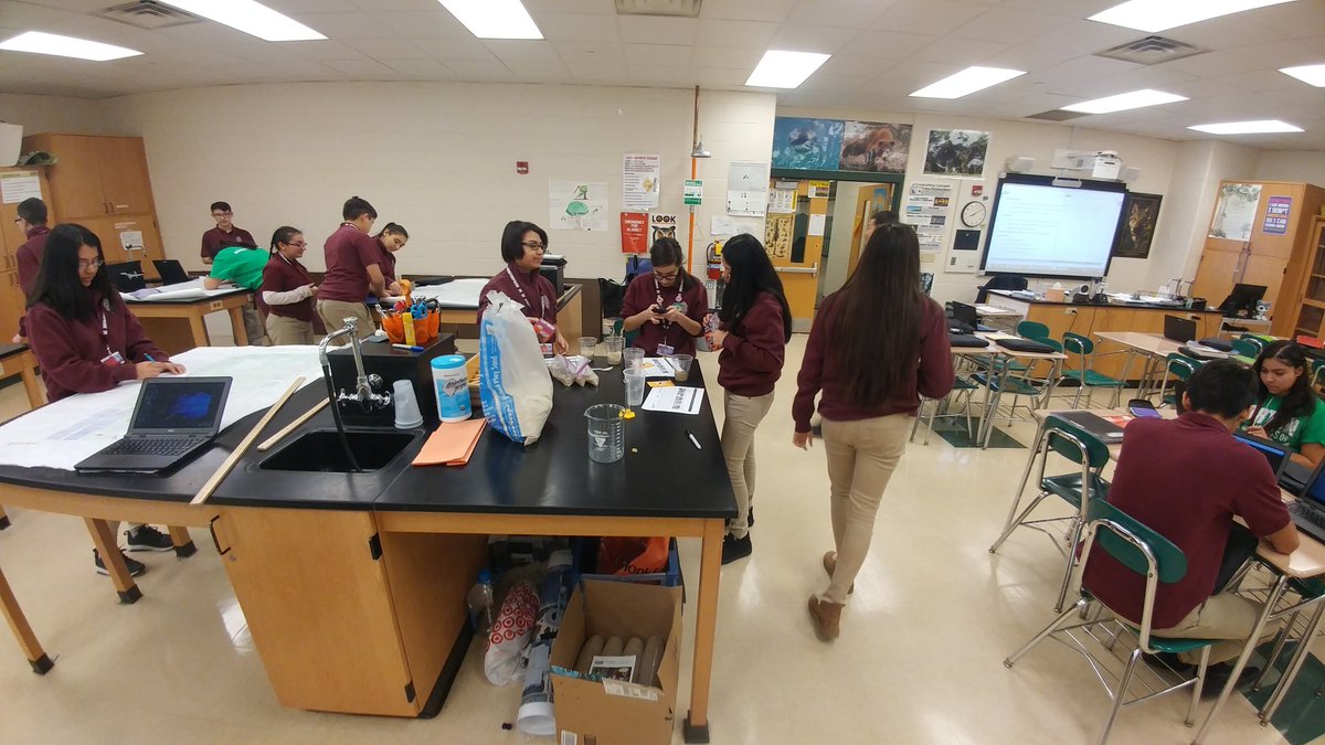 bio_otoole's tweet photo. Big day in the Monarch Butterfly Ecological Engineering Project. Team scientists are preparing milkweed seeds for cold stratification. Seeds are sealed in a sand medium for 30 days in the refrigerator. #MortonPride https://t.co/GwLINsI2lM