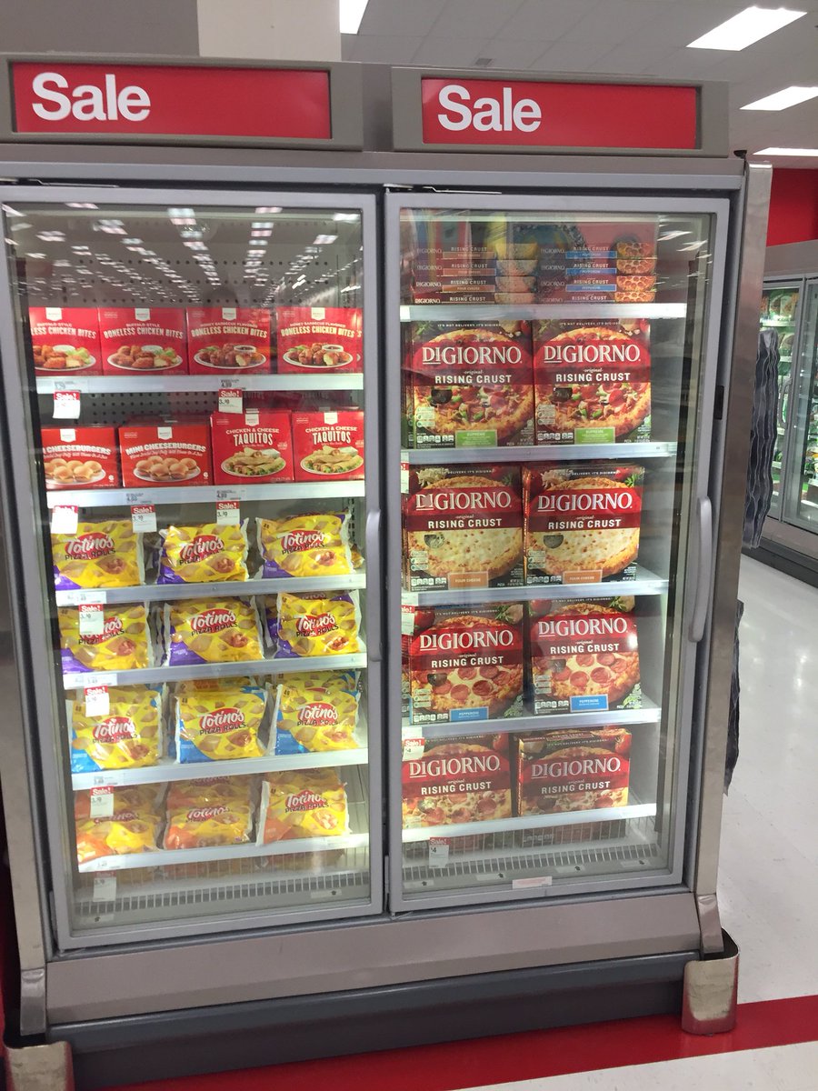 amoellr's tweet photo. T1278 Ready for kickoff!!! #D117RedZone #WeDontFumbleInFood @jamaal_edwards @A_Leigh_ https://t.co/fgNFs9DGet