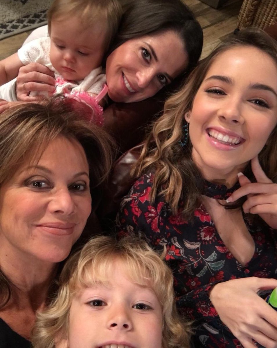 SoCalGibbFan's tweet photo. This is just too cuuuute πππππ (Nancyβs IG) #babiesandgrandbabies
#DavisGirls #EmilyScout #DanielEdward #GH https://t.co/o5KwZ4o5XH
