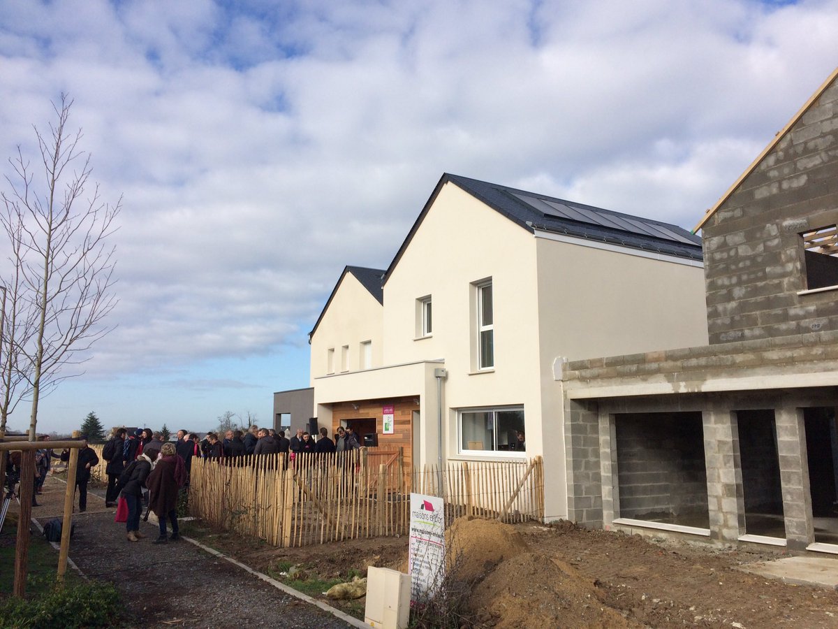 yordanovkrasim1's tweet photo. #photovoltaïque + #stockage #Terreal pour le Lab'home d'Ericlor labellisé E3C1 #gaz+PV @GRDF #autoconsommation https://t.co/AnE3nL2vnt