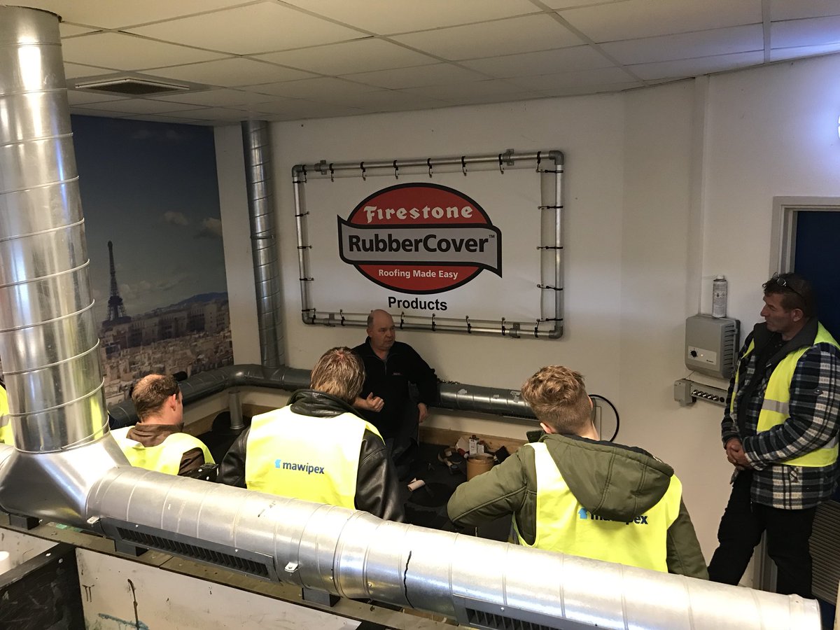 Vandaag een zeer enthousiaste groep klanten van <a href="/RKB_Middelburg/">Raab Karcher</a> op de @RubberCoverEPDM opleiding!#Mawipex