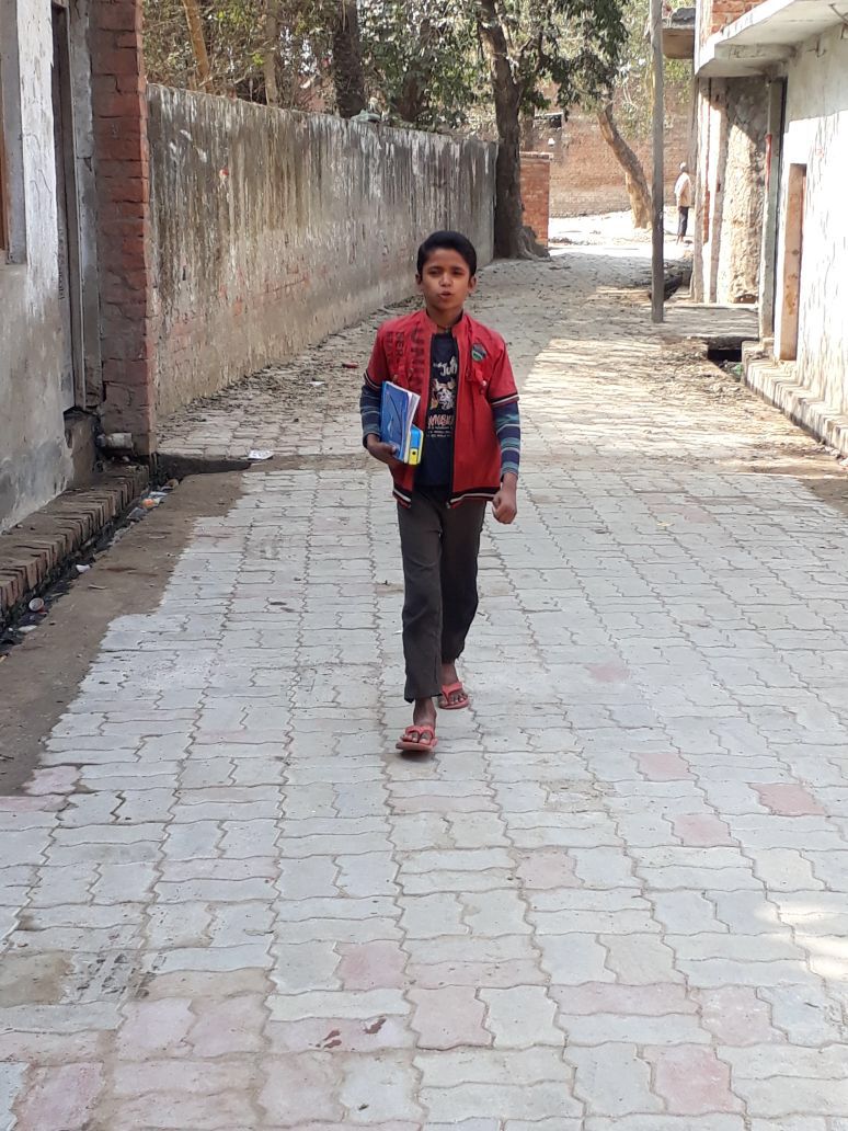 SarthakNGO's tweet photo. Help them take their first step towards education and they will walk down the lane all by themselves. 😊
(Krishna coming for the class at Chinhat centre)
#SarthakNGO #SarthakKids #education
#EducationForAll #Slums #SlumsInLucknow #Lucknow #CSR https://t.co/W1IZF4AxtD