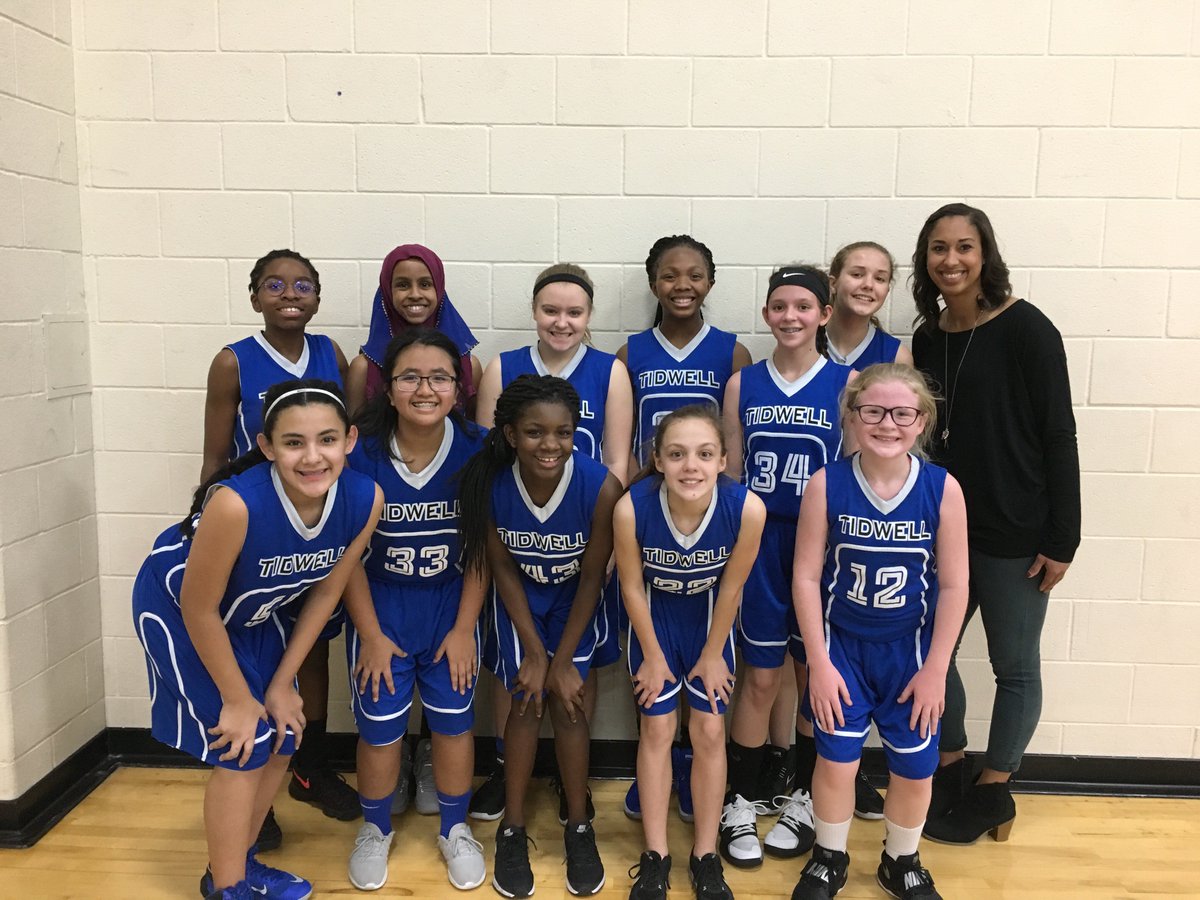 iLeeSES's tweet photo. So proud of these girls and all they've accomplished this season! @Tidwellsports #TitanNation https://t.co/htTvejK3Fg