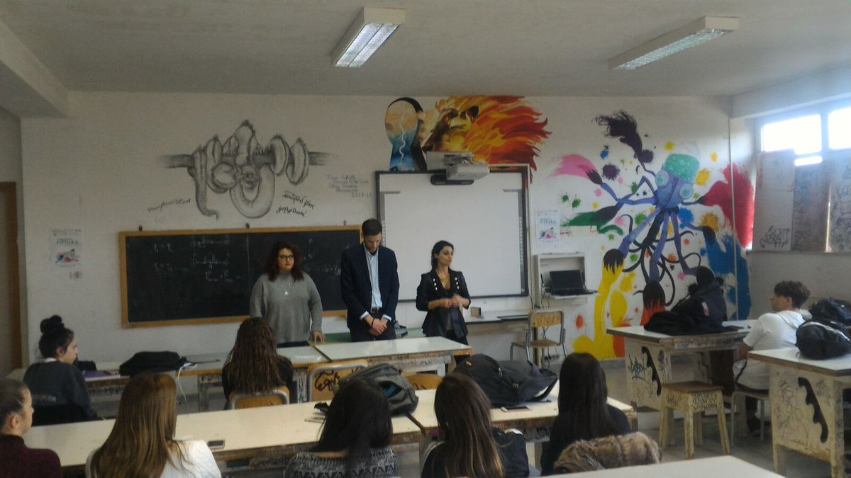 ConfAbruzzoMA's tweet photo. Fare rete Fare Goal al Misticoni Bellisario di Pescara. #Clabit si racconta. Benedetta Vacri e Claudio Monaco da start up a Impresa innovativa #alternanzascuolalavoro https://t.co/Yai4pGVScn