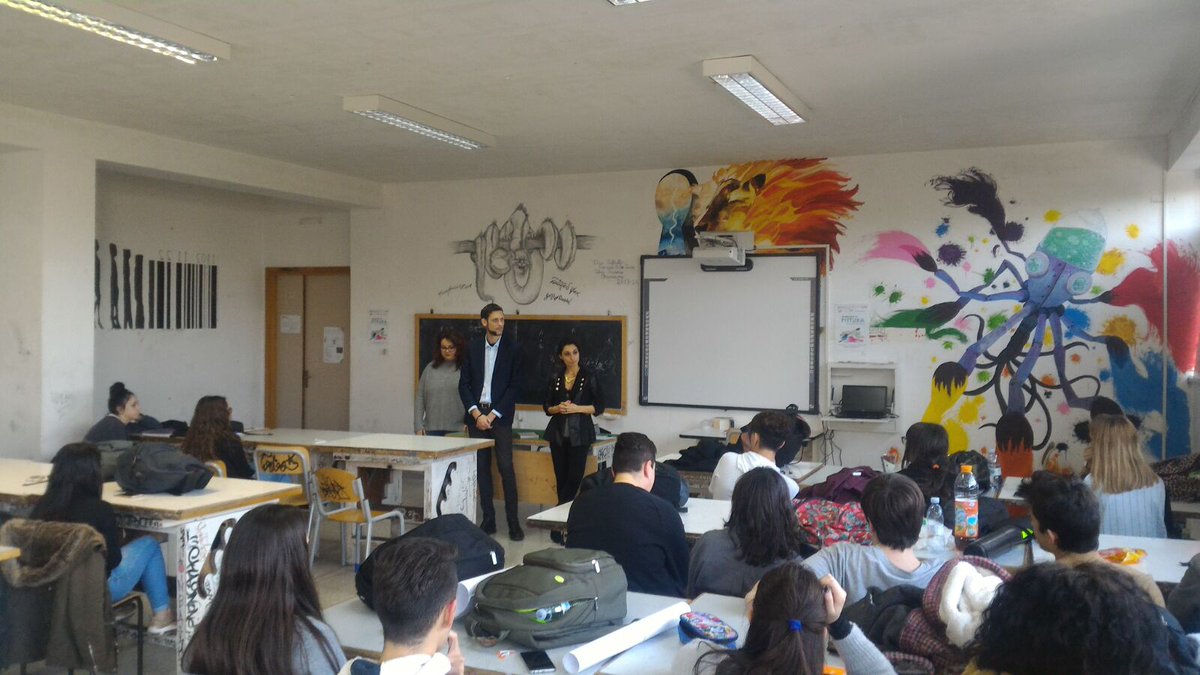 ConfAbruzzoMA's tweet photo. Fare rete Fare Goal al Misticoni Bellisario di Pescara. #Clabit si racconta. Benedetta Vacri e Claudio Monaco da start up a Impresa innovativa #alternanzascuolalavoro https://t.co/Yai4pGVScn