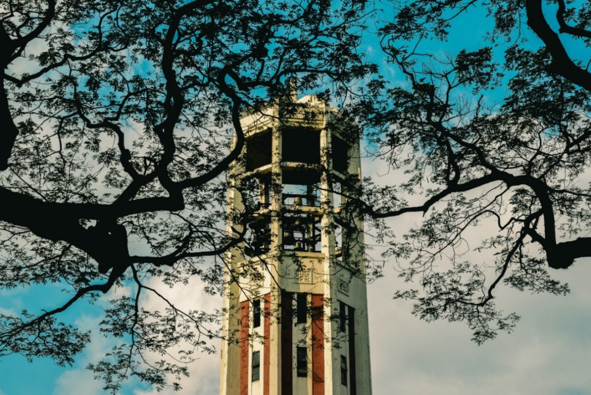 jazireedc's tweet photo. concept: morning/evening walks along the acad oval, genuinely marveling at the life you've spent in this place, and remembering all sorts of memories – the good, the bad, and everything in between https://t.co/YMZY3M9Wwi