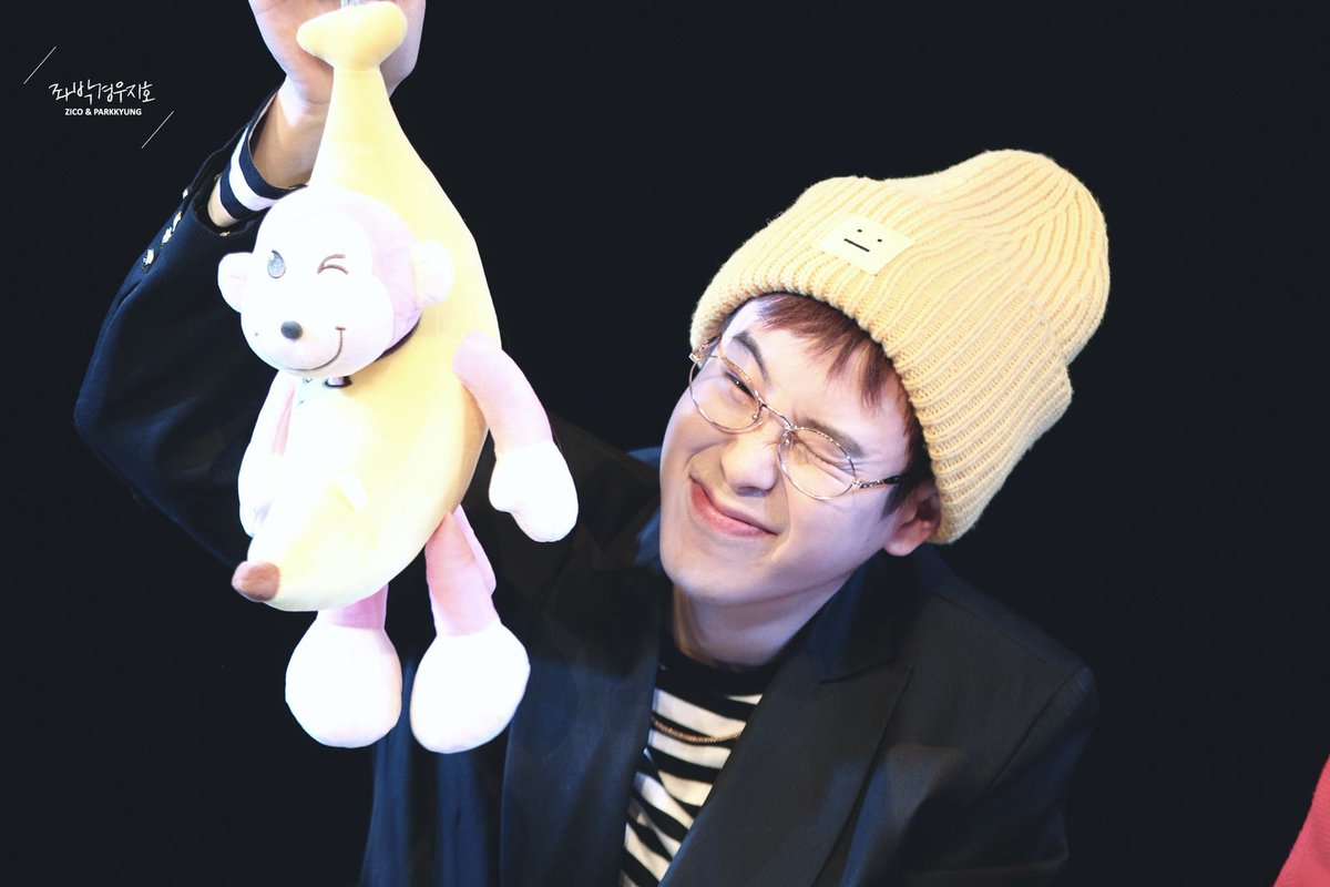 1213ZICO's tweet photo. 사랑둥이 오빠 생일축하해요~🎉🎉
 생각보다 많이 늦어버려서 미아내😅

#표블리데이 #생일축하해요_피오 #블락비 #피오 #표지훈 https://t.co/dY96m5v3j0
