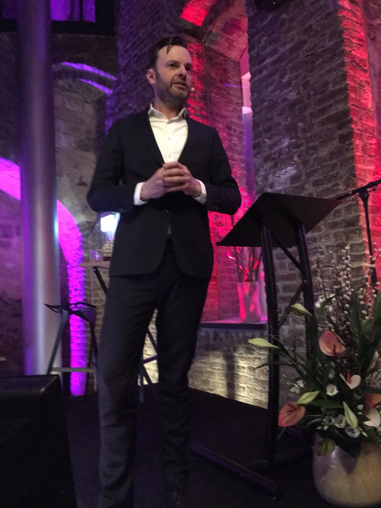 2_PaulSanders's tweet photo. Goed symposium duurzaamheid gisteren bij @DeKeverberg in Kessel. Dank aan @RaspberryMaxx @Ruyghveen @people_farm #tastybugs @helgavanleur @Teunvandekeuken en @lexuiting voor jullie inspirerende bijdrage. https://t.co/hBt8wO60ur