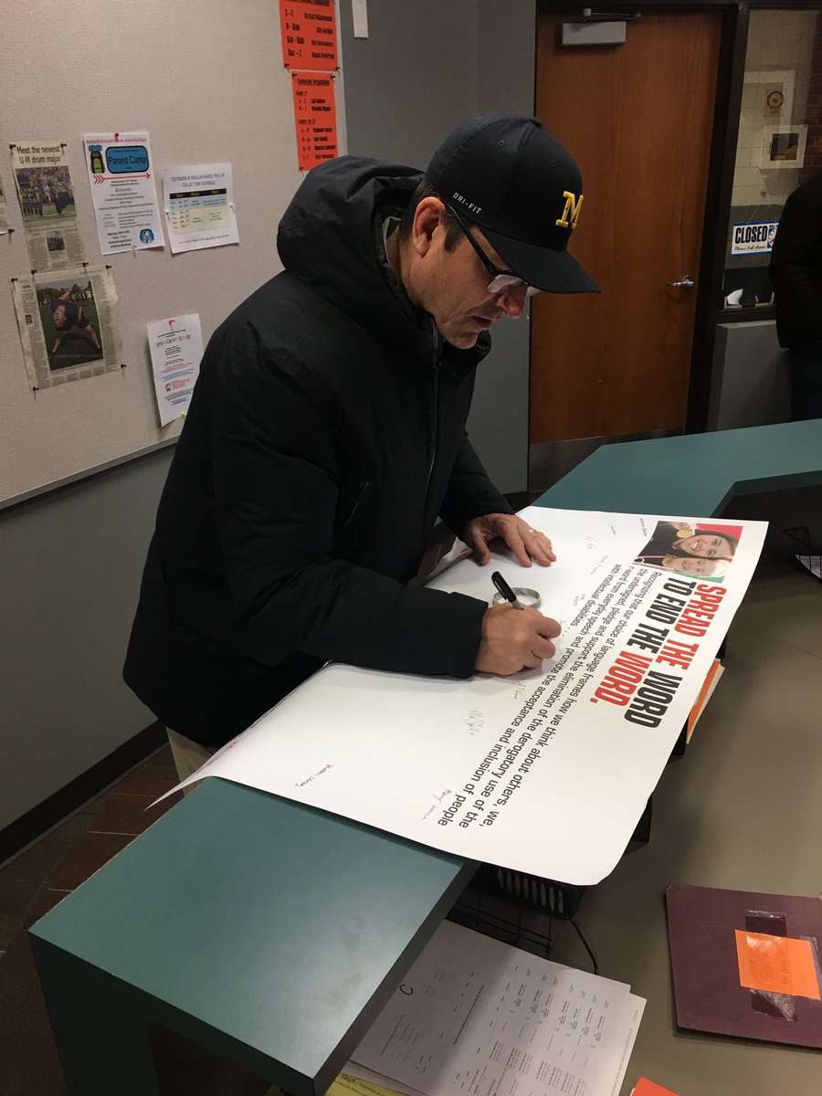 NHSMustangs1's tweet photo. Coach H signed our pledge for Unified!! Awesome!! #Spreadtheword #unifiedhoops #mustangpride https://t.co/WtDCvOGWB7