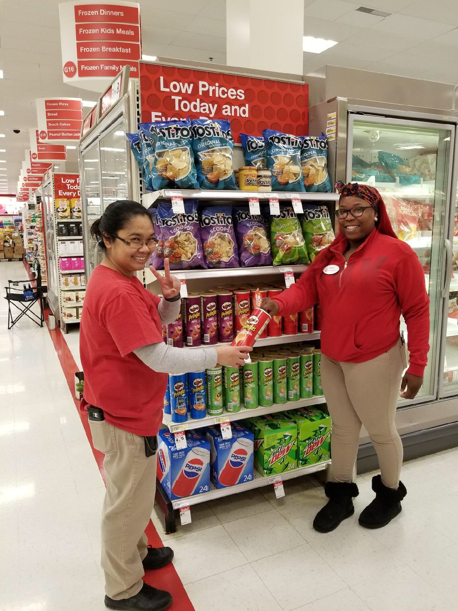jlwhite06's tweet photo. Are you ready for some football. We sure are at T1101. We got all you need to enjoy your Super Bowl #WeDontFumbleInFood #D117RedZone @jamaal_edwards @A_Leigh_ @Andrew050887 https://t.co/xIEGAZkxPZ