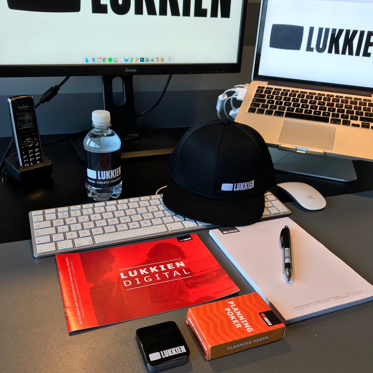 Dit pakket ligt klaar voor de stagiaires die aanstaande maandag beginnen aan hun avontuur bij Lukkien! Ook nieuwe medewerkers worden op deze manier welkom geheten. Wil jij nou ook zo’n leuk pakket én een toffe baan bij Lukkien? Neem dan snel een kijkje op lukkien.com/nl/vacatures!