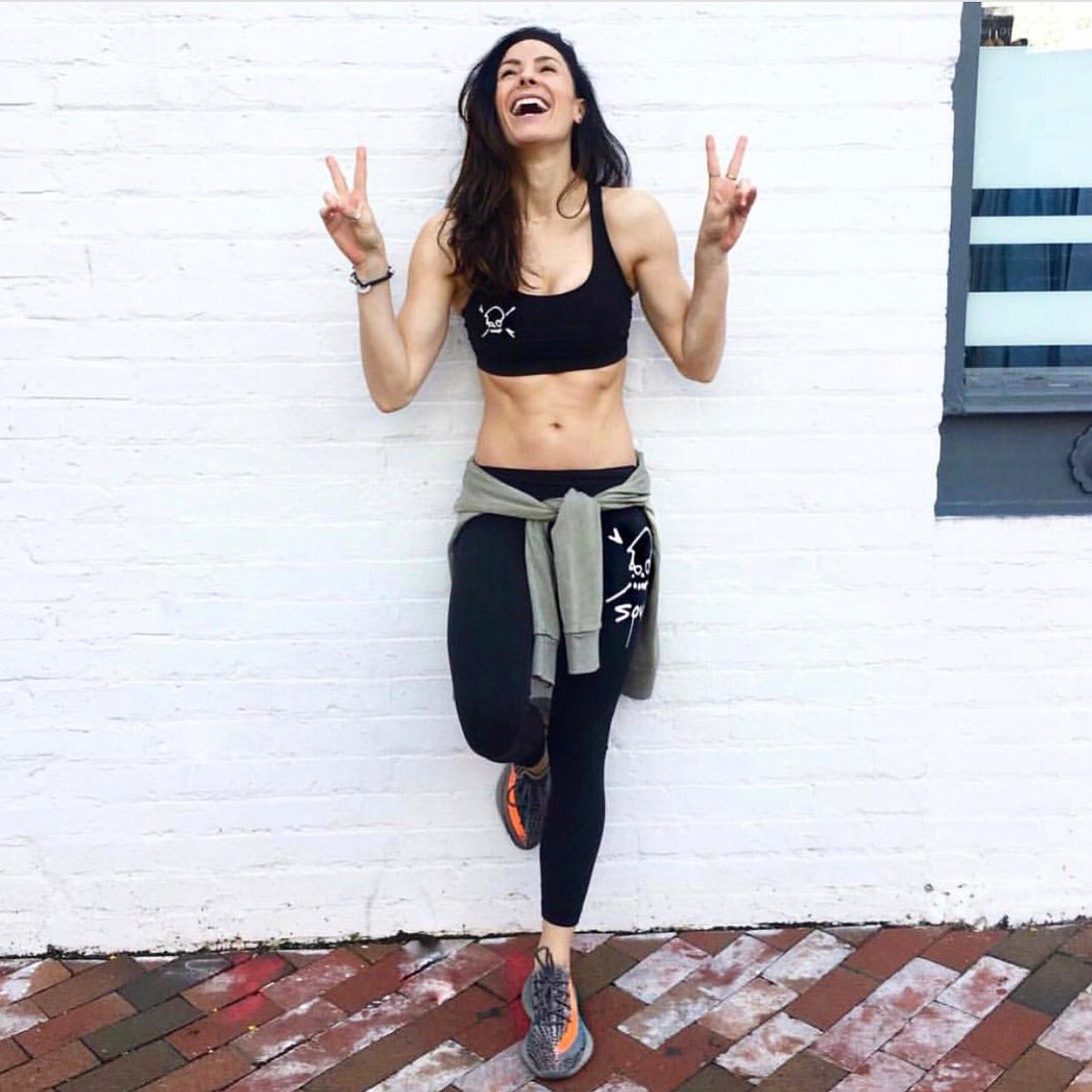 Ok <a href="/imvictoriabrown/">Victoria Brown</a> we’re sold and officially motivated. You got us up and ready this morning to complete a nice 30 minute abs and leg workout before heading into the FOS coworking space. Let’s Go Friday! #entrepreneurlife #business #coworking #officespace #hstreetne