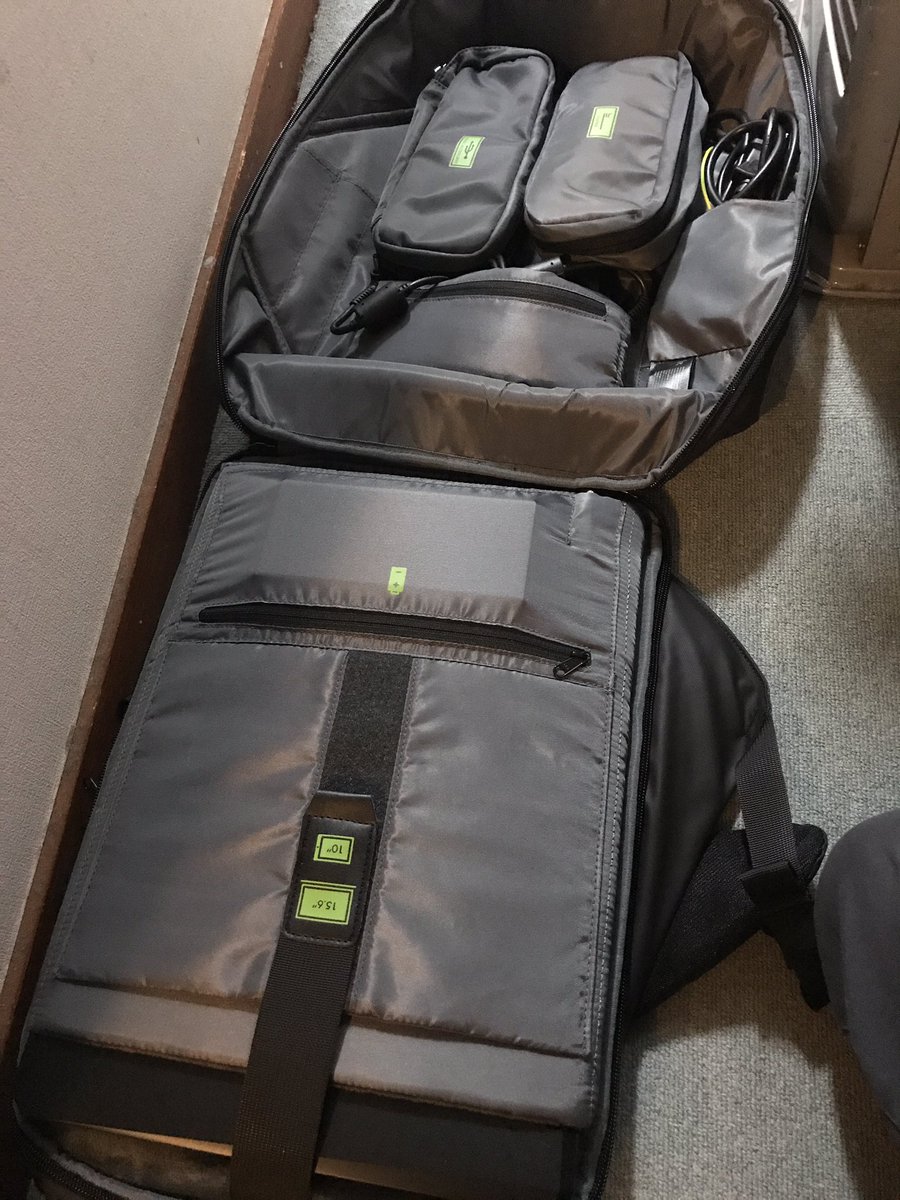 tarnya999's tweet image. すごくスマートなリュックが届いた
これからはこれで東京さいぐべ
防犯能力は高いわ 防刃だわ おまけにUSBが刺さってスマフォ充電できるわ
ノパソもタブレットも入れやすいわで最高です #ClickPackPro