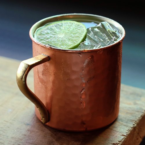 _BLACKCASTLE_'s tweet photo. It's #Friday! Come join us for a #BlackCastle tasting this evening @martinsfairview. We'll be serving up our #GingerBeer and #BrambleSting so drop in and get some drink ideas for the weekend!
#ASodaLessOrdinary #Fairview #CraftSoda #MoscowMule https://t.co/Dx5yS8QYbR