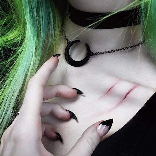 RogueAndWolf's tweet photo. So in love with this doll and her amazing snaps! 😍
Her claws are sharp &amp; 'Eclipse' necklace is giving her a magical aura! ✨😈
Have you got yours yet? Shop from the link in our bio!
-
-
-
-
#rogueandwolf, #witches, #witchcraft, #witch, #witchesofinstag… https://t.co/OCxbmUcrzW https://t.co/TM7WWy3nKV