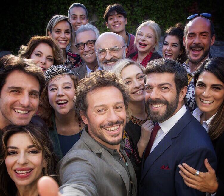 ⚡️Ospiti della prima serata di #Sanremo2018 il regista @GabrieleMuccino e il cast del suo nuovo film #ACasaTuttiBene ➡️bit.ly/2FDsPLN

#6febbraio