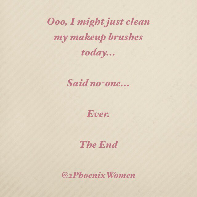 MasqueradingLtd's tweet photo. #makeup #brushes #makeupartist #NeverAgain #neverdonethis #fridaynightin #MasqueradingAs https://t.co/EPvuxY13t0