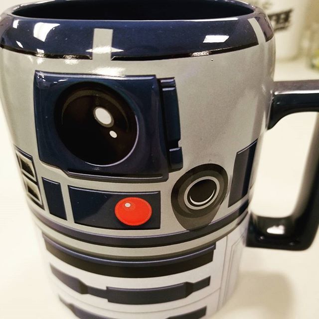 mmzofficial's tweet photo. The #perfect fuel dispenser! #Coffee #Rockstar #Bleepbloop #r2d2 #Starwars #SingerFuel #TGIF #Juno #Energy #Robots #Android #ConceptAlbum #ThisIsTheDroidImLookingFor #TheFifthRow https://t.co/6OQIVPOK0I