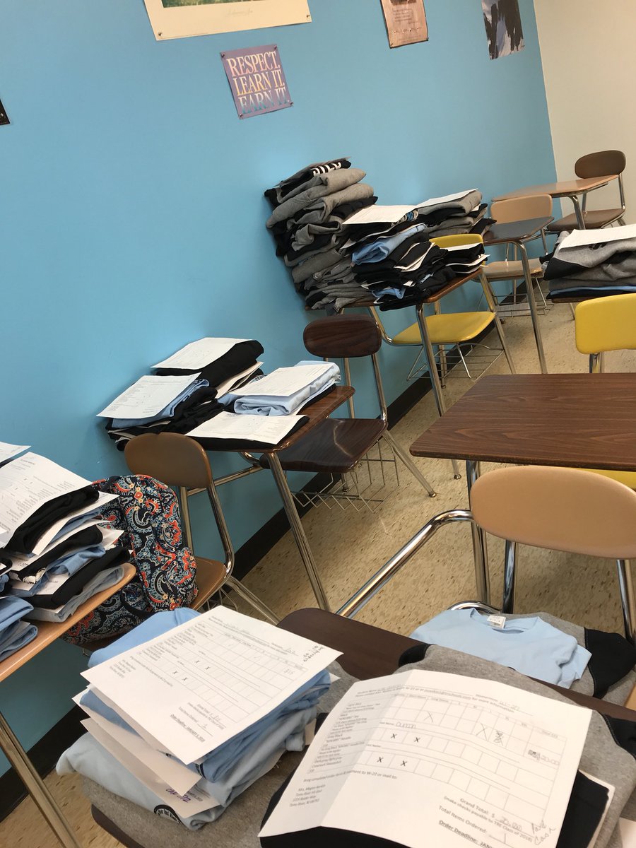 hseclassof2018's tweet photo. senior apparel is HERE! come by Mrs. Rankins room to pick up your order! https://t.co/QisJQDfSkj