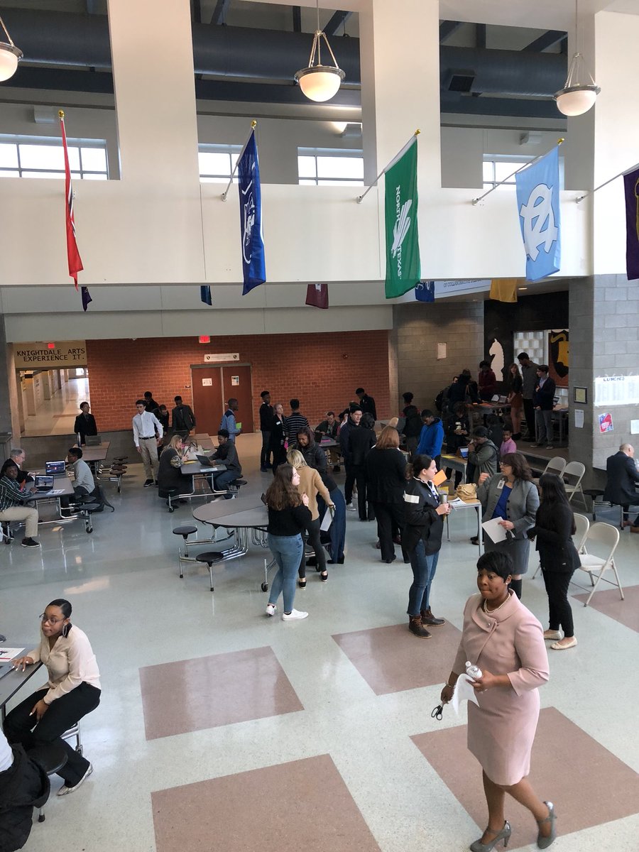 cooper_ashley83's tweet photo. Reverse Career Fair #khscdgoodthings #FLI https://t.co/Yyz7IMXKe7