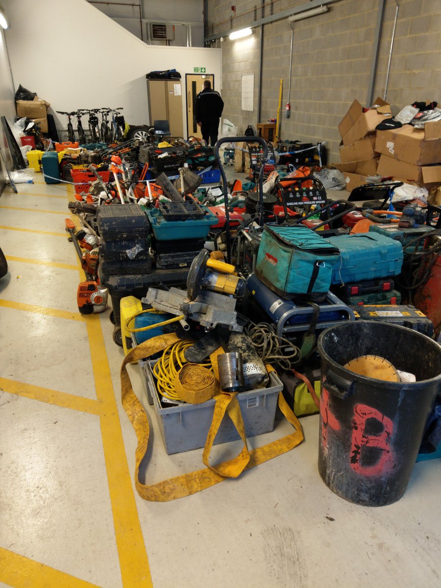 TVP_Bucks's tweet photo. We are aware of a number of tool thefts within the Wing Policing district over the past few days. A number of tools have been recovered today as part of Op Appleton they are all suspected of being stolen. We will be contacting victims in due course #OpAppleton #P7280 https://t.co/PgUsyUGVOU