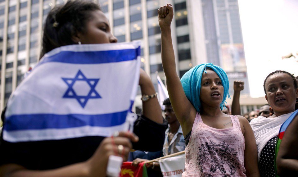Freedom4Refugee's tweet photo. COVERAGE: African deportations are creating a religious controversy in Israel https://t.co/h4UxZGd29C by @emmaogreen for @TheAtlantic https://t.co/unjf8cF5b0