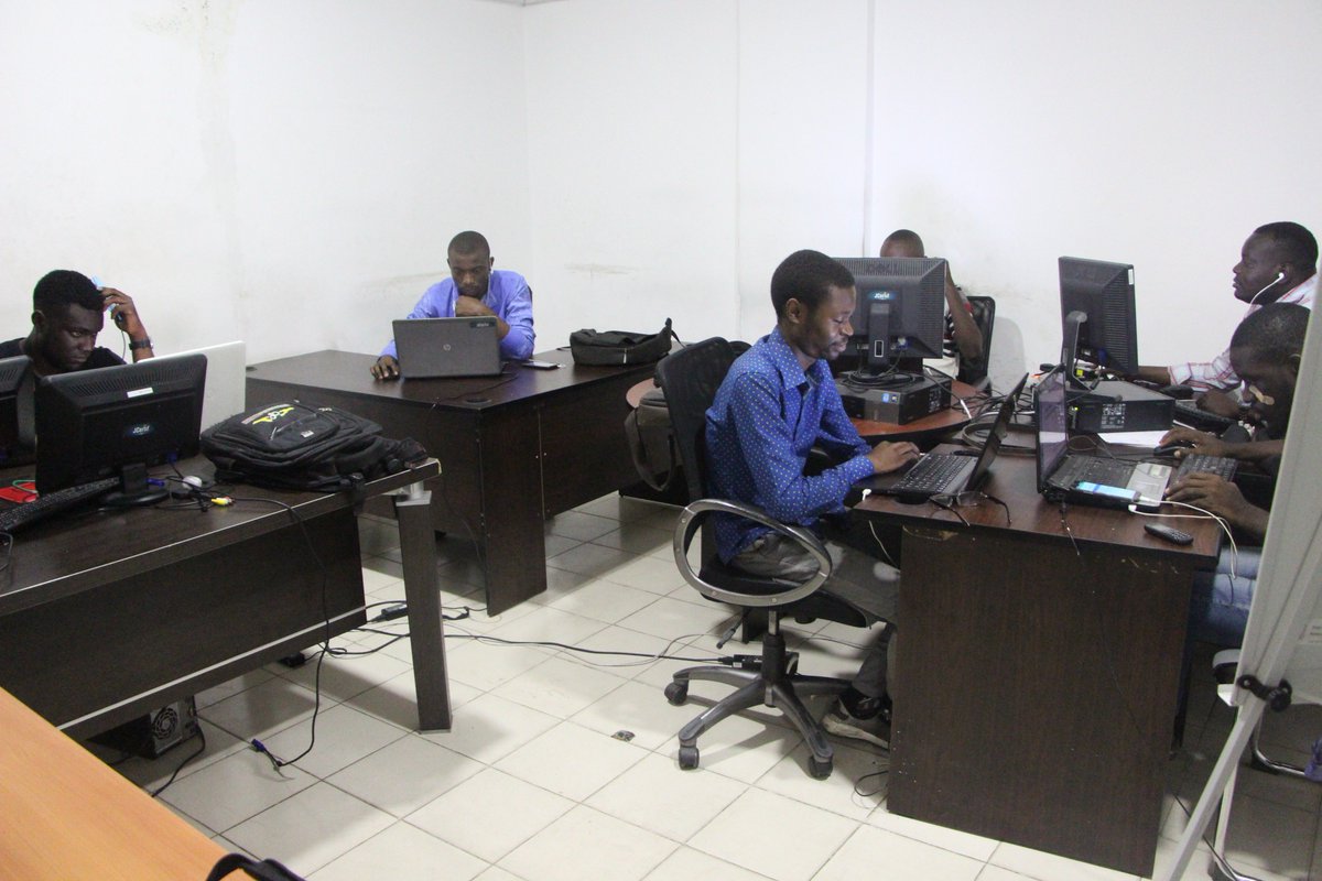 Yekolab's tweet photo. #YEKOLAB_LAB
Bienvenu dans le laboratoire de @Yekolab, ici sortiront des projets innovants pour l'Afrique et le monde. @RickenBrice https://t.co/x6dsQ8yOfB