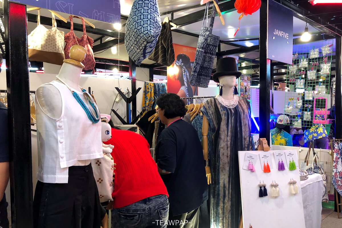 TEAWPAP's tweet photo. เสื้อผ้า กระเป๋า เครื่องประดับมีครบ จบที่เดียวจริงๆ ไปช็อปสิไปช็อป ! 📌BANGKOK DESIGN WEEK ไปรษณีย์กลางบางรัก #เที่ยวแป๊บ #รีวิวกรุงเทพ #เจริงกรุง #บางรัก #bangkokdesignweek2018 https://t.co/iqbgT7dOMI